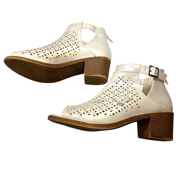 Girl's 4 White Open Toed Boot With Butterflies Sandal Shoe  2 Inch Heel Zipper - Picture 2 of 8